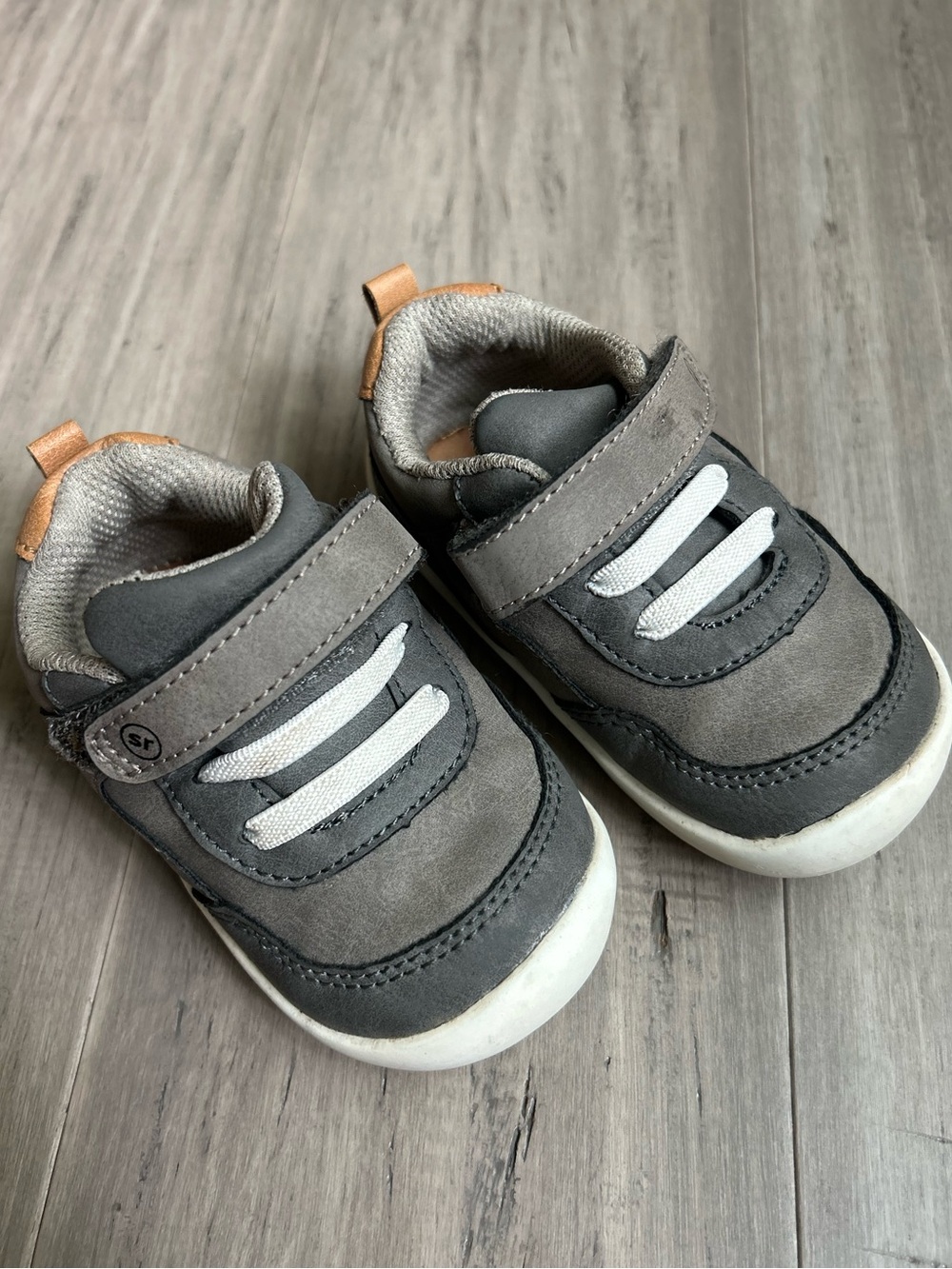 Stride Rite boys sneakers size 5